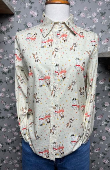 camisa estampada de gatitos