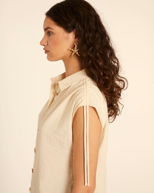 Camisa cruda con botones de estrella – Tejido suave y elegante de rayón y chinlon. - Imagen 3
