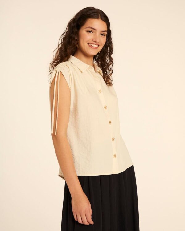 blusa con estrellas crema