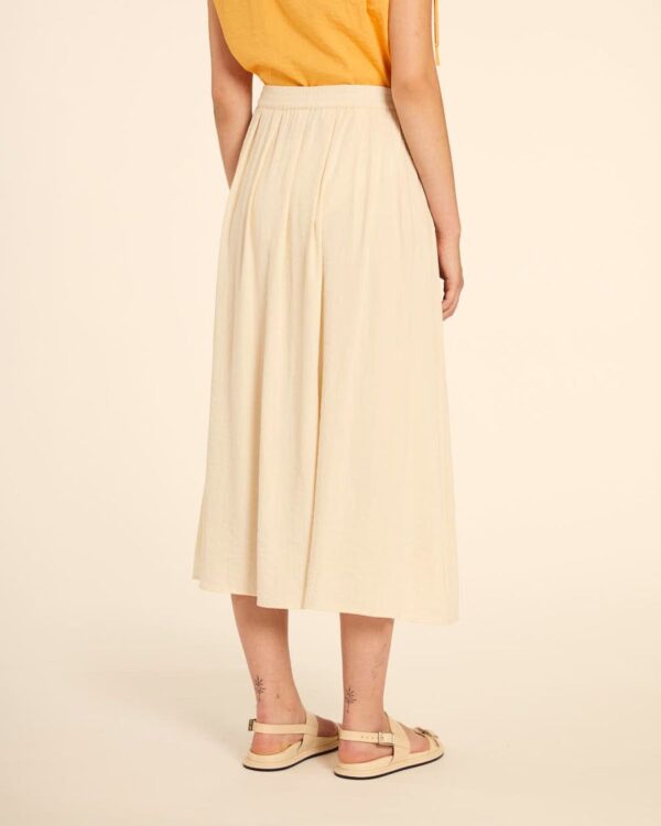 Falda midi cruda – Tejido suave y elegante de rayón y chinlon. - Imagen 3