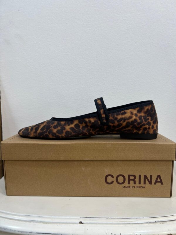 manoletina animal print