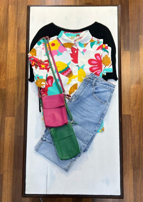 Camisa floral Nénufar – Cuello solapa y manga corta con elástico.