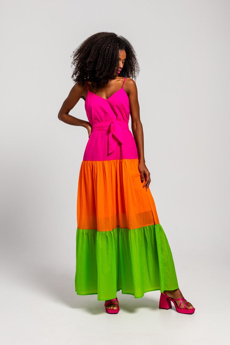 Vestido lencero con volantes – Edición Pantone.