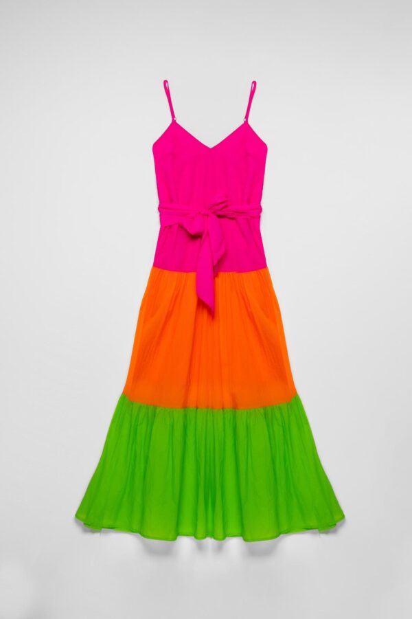 Vestido lencero con volantes – Edición Pantone.