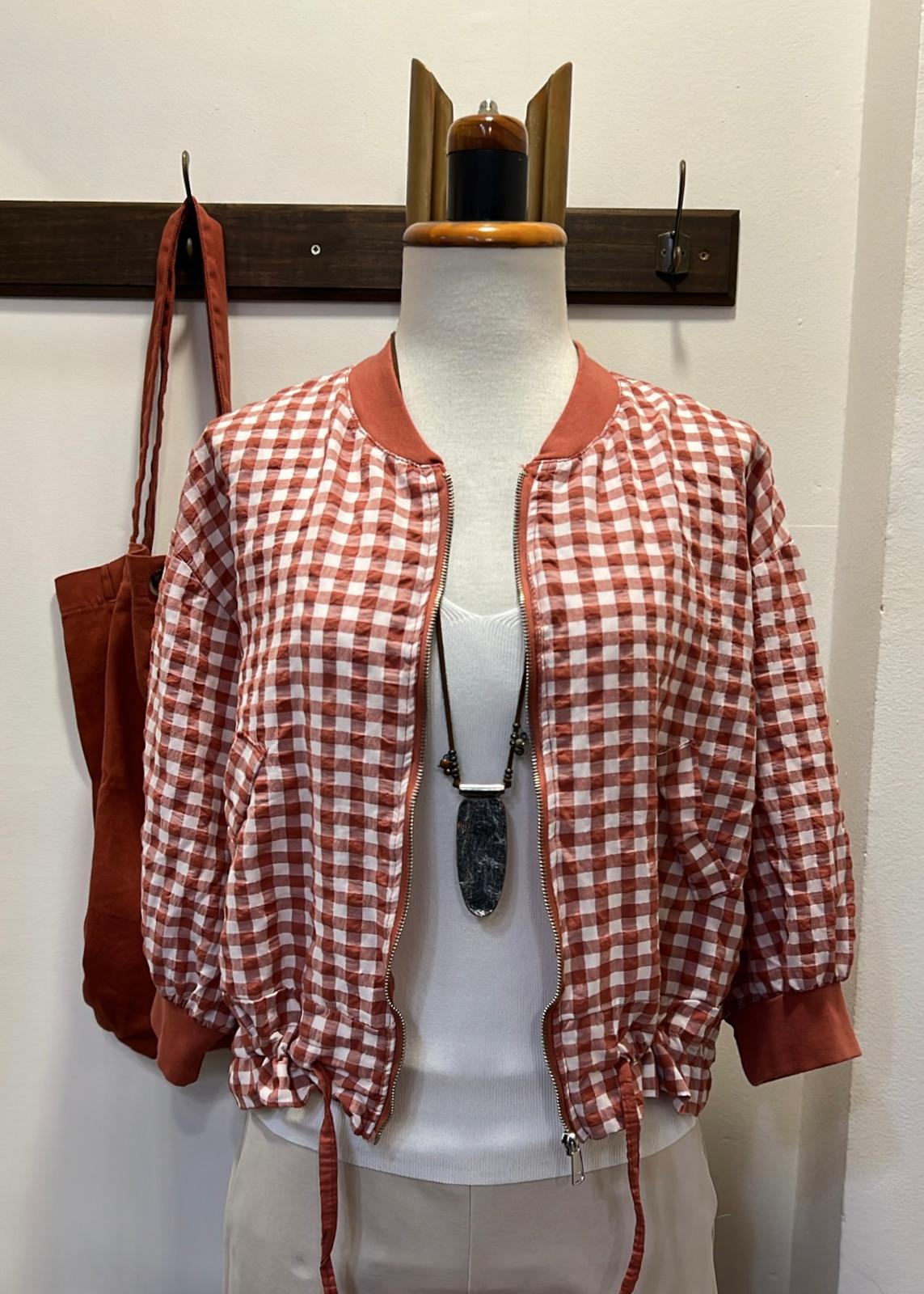 Chaqueta tipo bomber color caldera