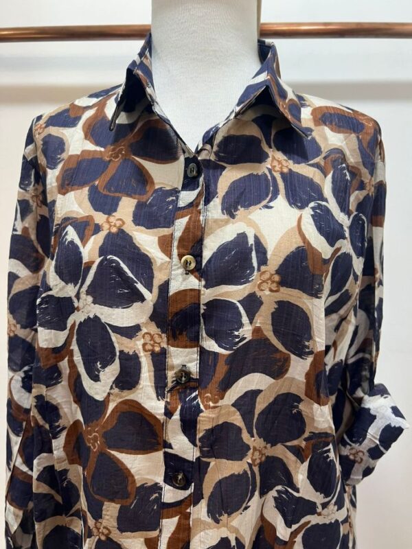 camisa estampada hojas